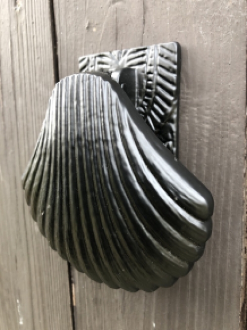 Door knocker shell - black - cast iron
