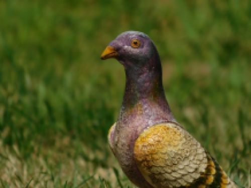 Taube, Vollmetall, schön kolorierte Figur