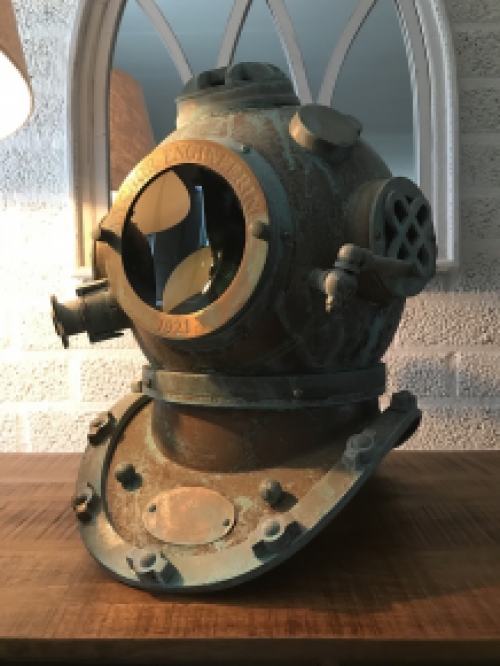 Robuster Taucherhelm aus Eisen - ''ANCHOR ENGINEERING 1921''.