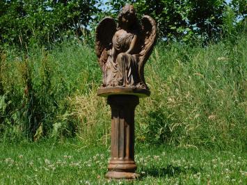 Engel auf Sockel – 95 cm – Stein in Oxid 