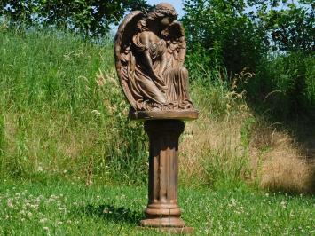 Engel auf Sockel – 95 cm – Stein in Oxid 