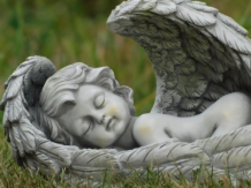 Large angel - lying in wings - polystone
