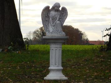Beautiful angel on a column, full of stone, a real eye-catcher!!