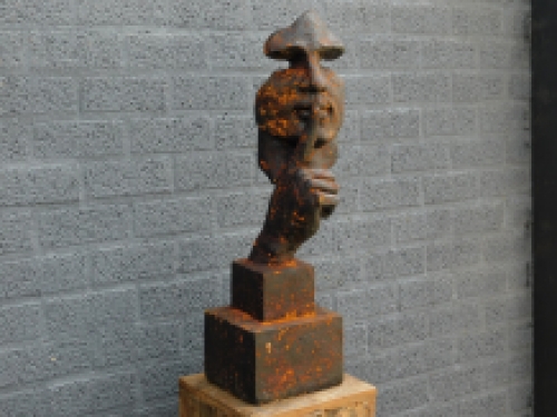 Eine exklusive und besondere Skulptur des ''Flüsterers'', Polystein, Skulptur als Dekoration