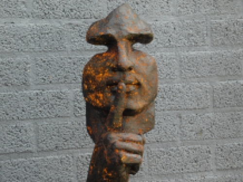 Eine exklusive und besondere Skulptur des ''Flüsterers'', Polystein, Skulptur als Dekoration