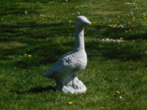 Statue Gans - massiver Stein