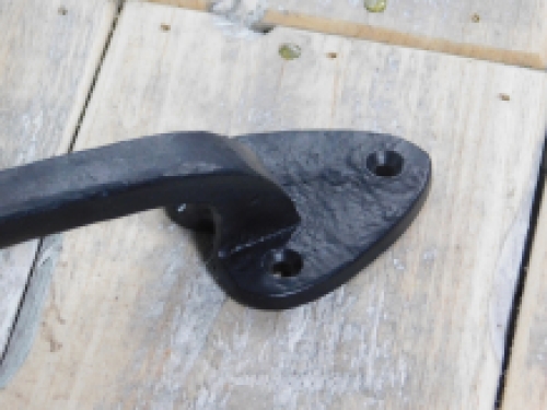 Door-cabinet-drawer handle, small, black, wrought iron.