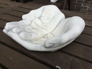 Hände als Schale / Vogelbad – 30 cm – Stein