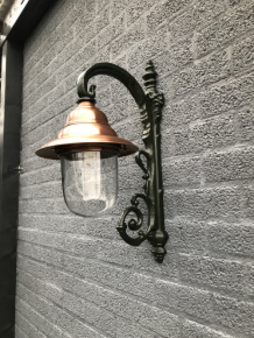 Nostalgic wall lamp Vera in the color green, with a copper shade