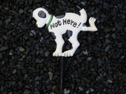 Dog sign 'Not Here - garden stick, cast iron