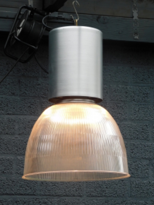 Sturdy Industrial Pendant Lamp - Metal 