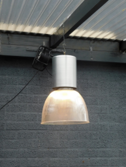 Sturdy Industrial Pendant Lamp - Metal 