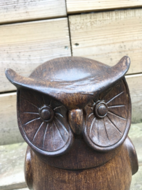 A small owl made of resin, wood appearance, nice figurine!