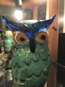 Schöne Skulptur einer grasenden Kuh, wunderschön koloriert, ein echter Blickfang!