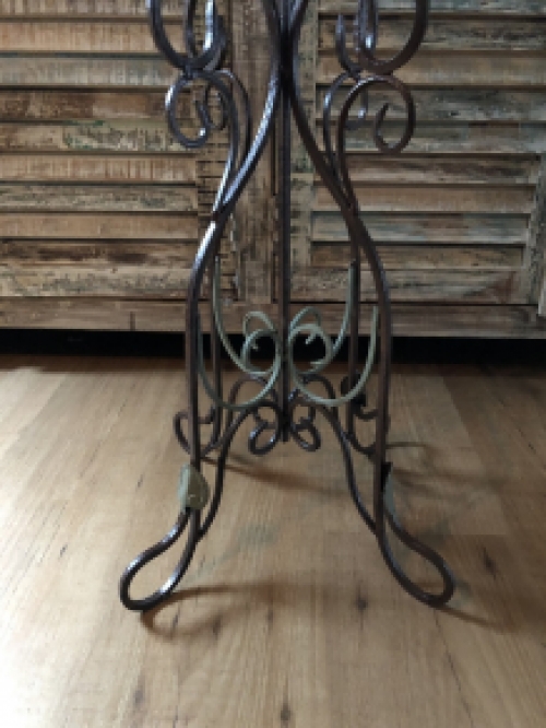 Side table wrought iron, unique and beautiful !!