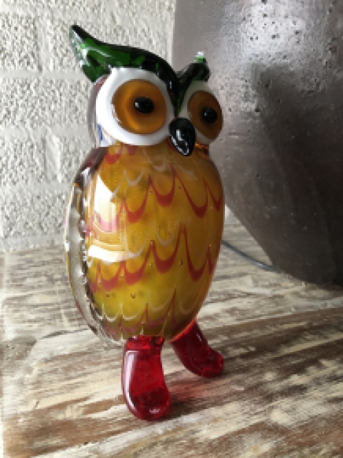 Beautiful glass owl, beautiful in color.