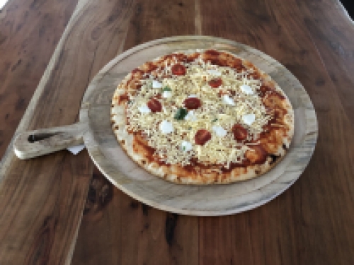 Tray pizza XL with handle, rustic tray made of solid wood.
