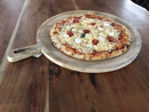 Tray pizza XL with handle, rustic tray made of solid wood.