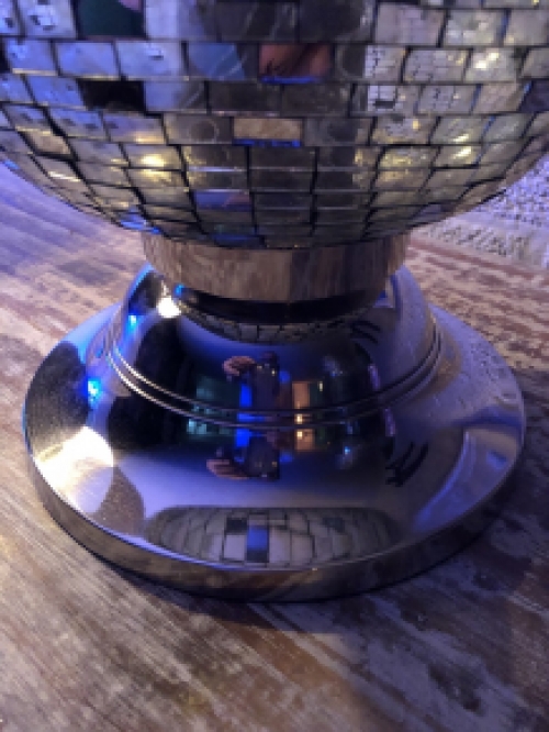 Vase lantern, chimney moz crystal, with mirrored disco effect on nickel base.