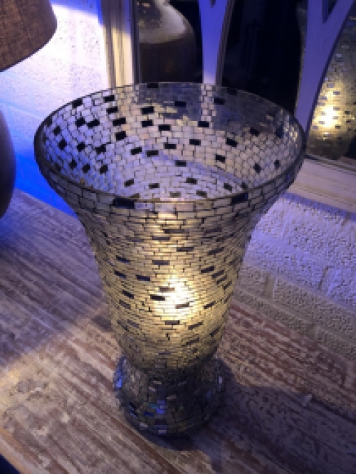Vase lantern, chimney moz crystal, with mirrored disco effect.