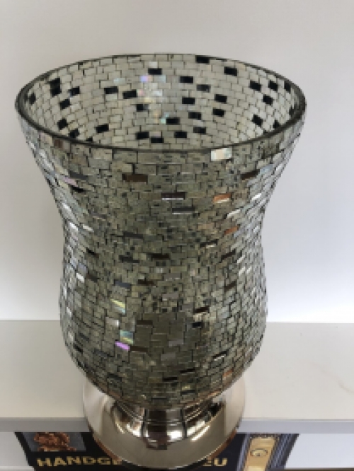 Vase lantern, chimney moz crystal, with mirrored disco effect on nickel base.