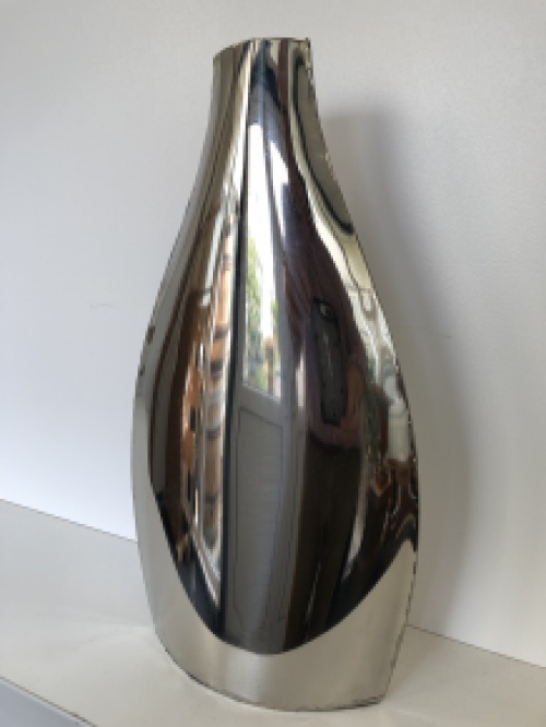 Flat vase nickel, beautiful special design.