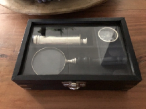 Gift set, gift set, binoculars, magnifying glass and compass in wood-glass storage box