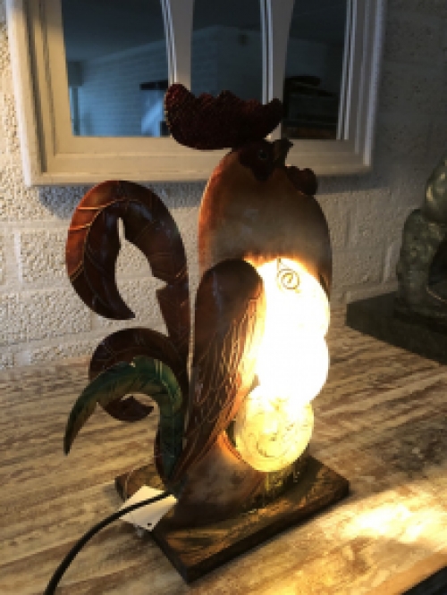 Lampe mit Hahn, dekorativ, Metall, schöne Lampe, elegant.