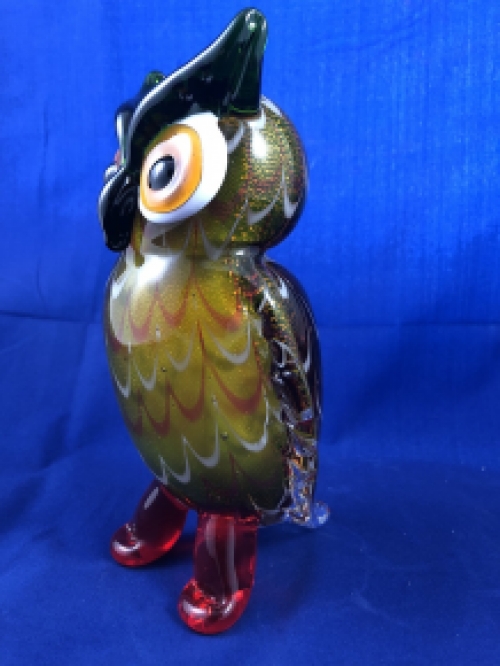 Beautiful glass owl, beautiful in color.