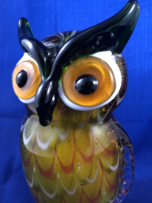 Beautiful glass owl, beautiful in color.