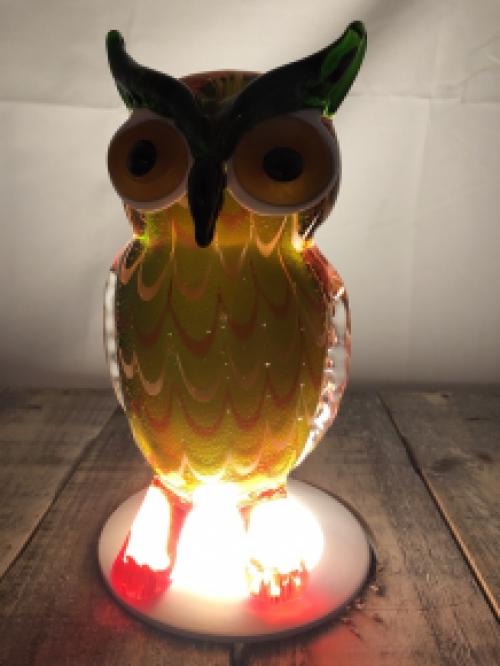 Beautiful glass owl, beautiful in color.