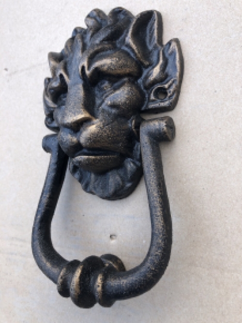 Door knocker lion, cast iron bronze with knocker catcher