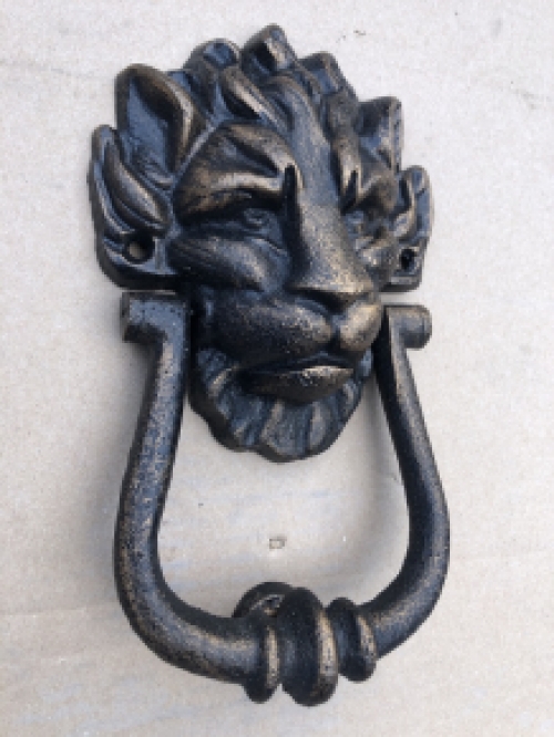 Door knocker lion, cast iron bronze with knocker catcher