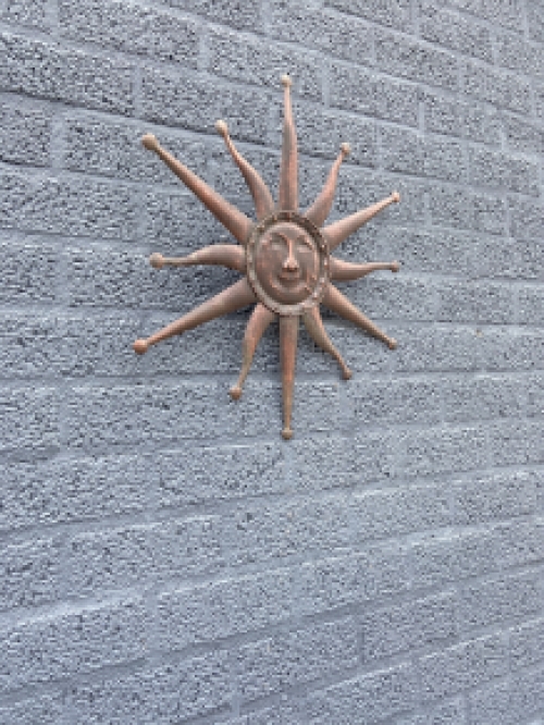 Beautifully beautiful metal decorative wall ornament: THE SUN.