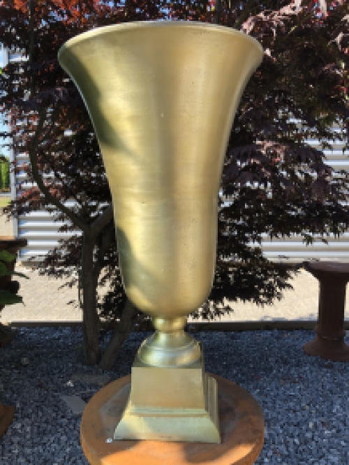 1 Prachtige RAW Aluminium gold bokaal-vaas groot.