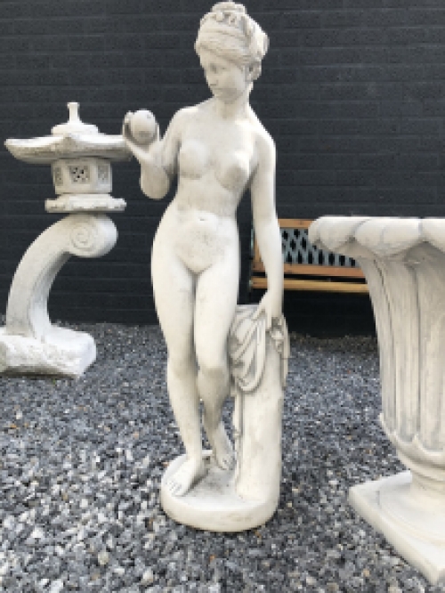 Vollsteinskulptur der Venus (Gott) mit Apfel, große Gartenskulptur