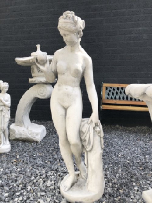 Vollsteinskulptur der Venus (Gott) mit Apfel, große Gartenskulptur