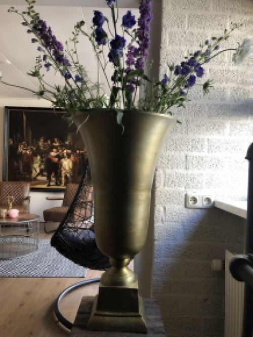 1 Prachtige RAW Aluminium gold bokaal-vaas groot.