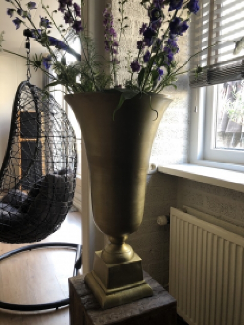 1 Prachtige RAW Aluminium gold bokaal-vaas groot.