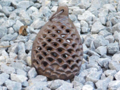 Lantern as a pine cone, tea light holder, pine cone as storm light, like antiques