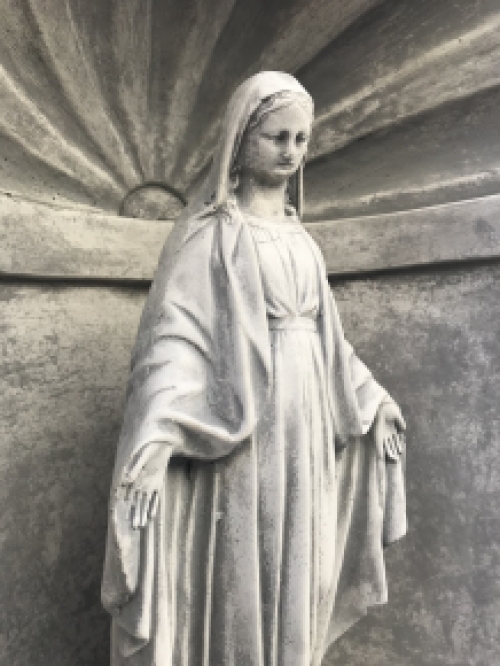 Statue of Mary in a chapel, to pray, Lady Chapel