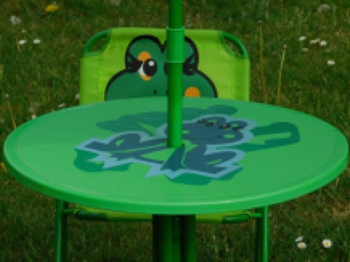 Children's garden set with frogs