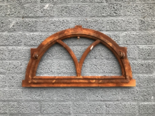 Cast iron stable window V-half round, swing window