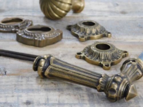 Antiek deurbeslag messing met veiligheidsvbevestiging, deurbeslag voor de huisdeur.