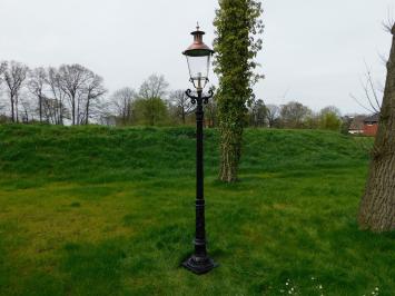 Gartenlaterne schwarz, Mast aus Gusseisen, mit Kupferen Schirm, klassische Außenlampe