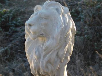 Schöner sitzender Löwe, Polystone, schöne Statue, Blick nach rechts