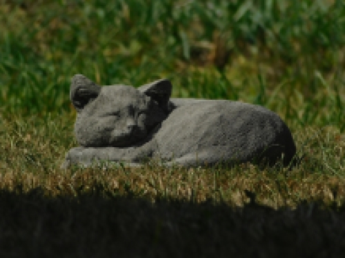 Reclining cat - stone - grey