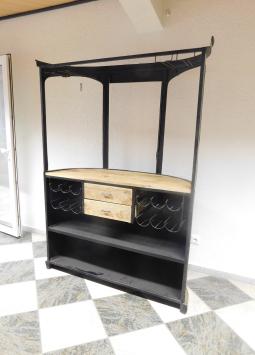 Tram Bar im Vintage-Look – London – Blau – Weinbar – Einzigartig
