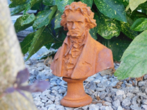 Prächtige Statue von Ludwig van Beethoven - ganz aus Gusseisen