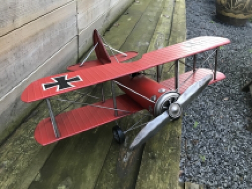 Metallmodell eines Flugzeugs aus dem 2. Weltkrieg, ein Modell der Luftwaffe